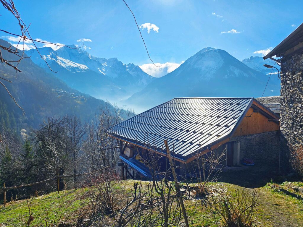 Chalet de montagne offrant une vue panoramique sur l’entrée de la vallée de la Vanoise.