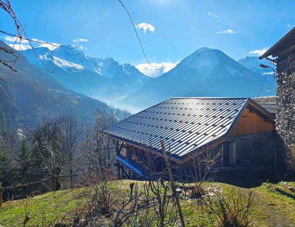 Chalet de montagne offrant une vue panoramique sur l’entrée de la vallée de la Vanoise.
